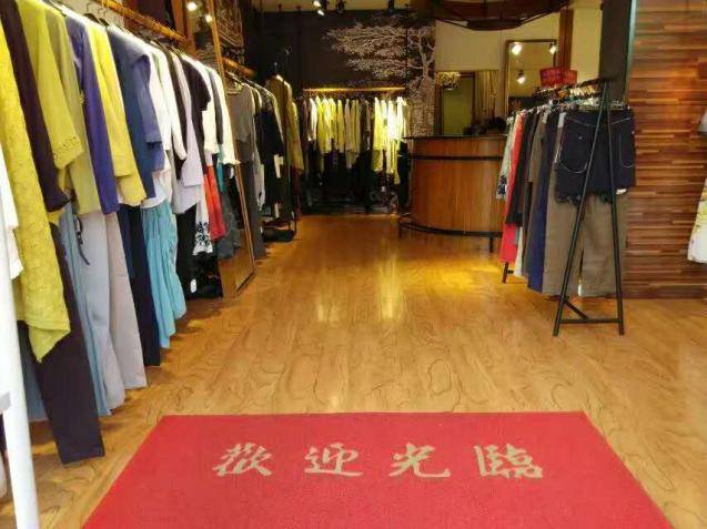 服装店装饰摆件，艺术之美点亮空间