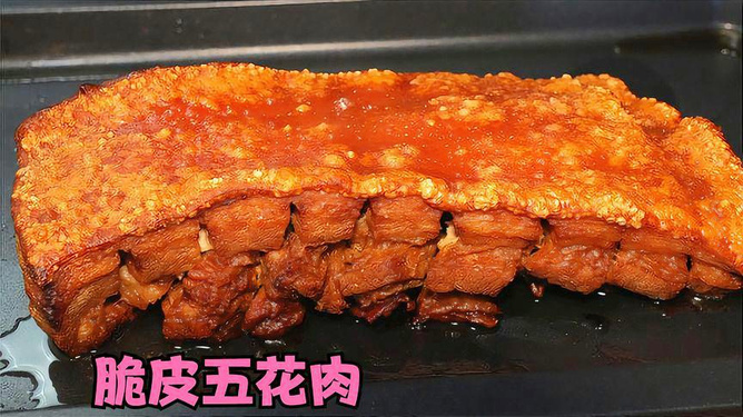 家常美食，油炸脆皮五花肉完美呈现