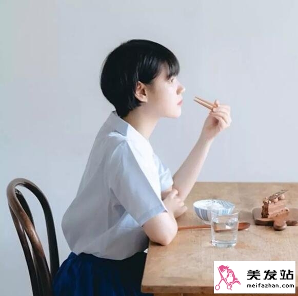 女学生超短发时尚潮流与个性展现图片大全