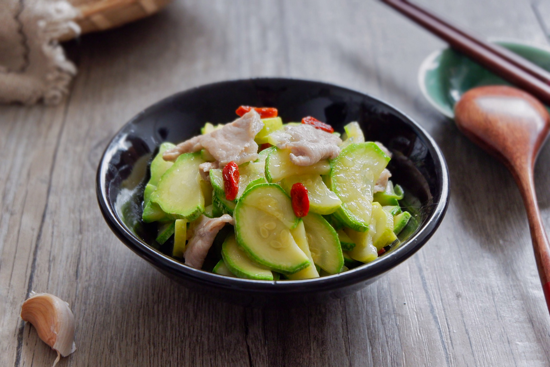 西葫芦炒肉烹饪指南，做法大全